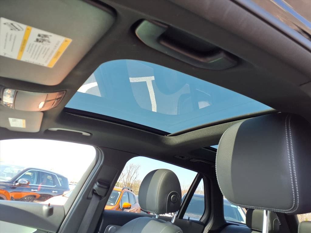 Used 2019 Mercedes-Benz GLC 300 4MATIC image 19