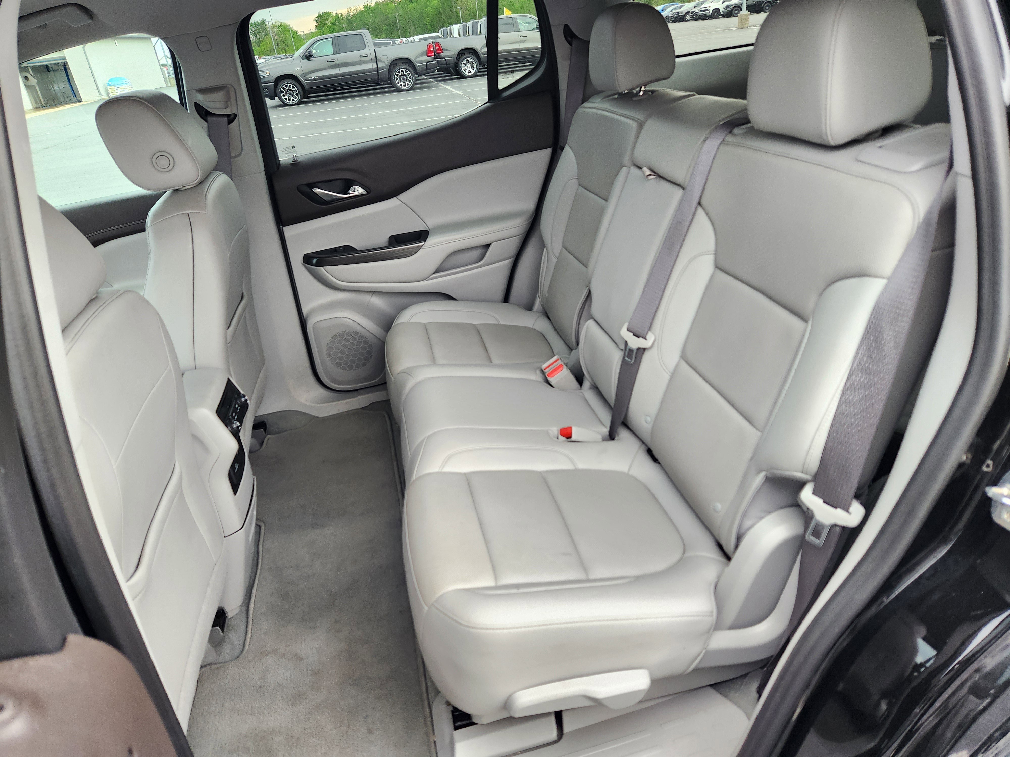 Used 2023 GMC Acadia SLT image 12