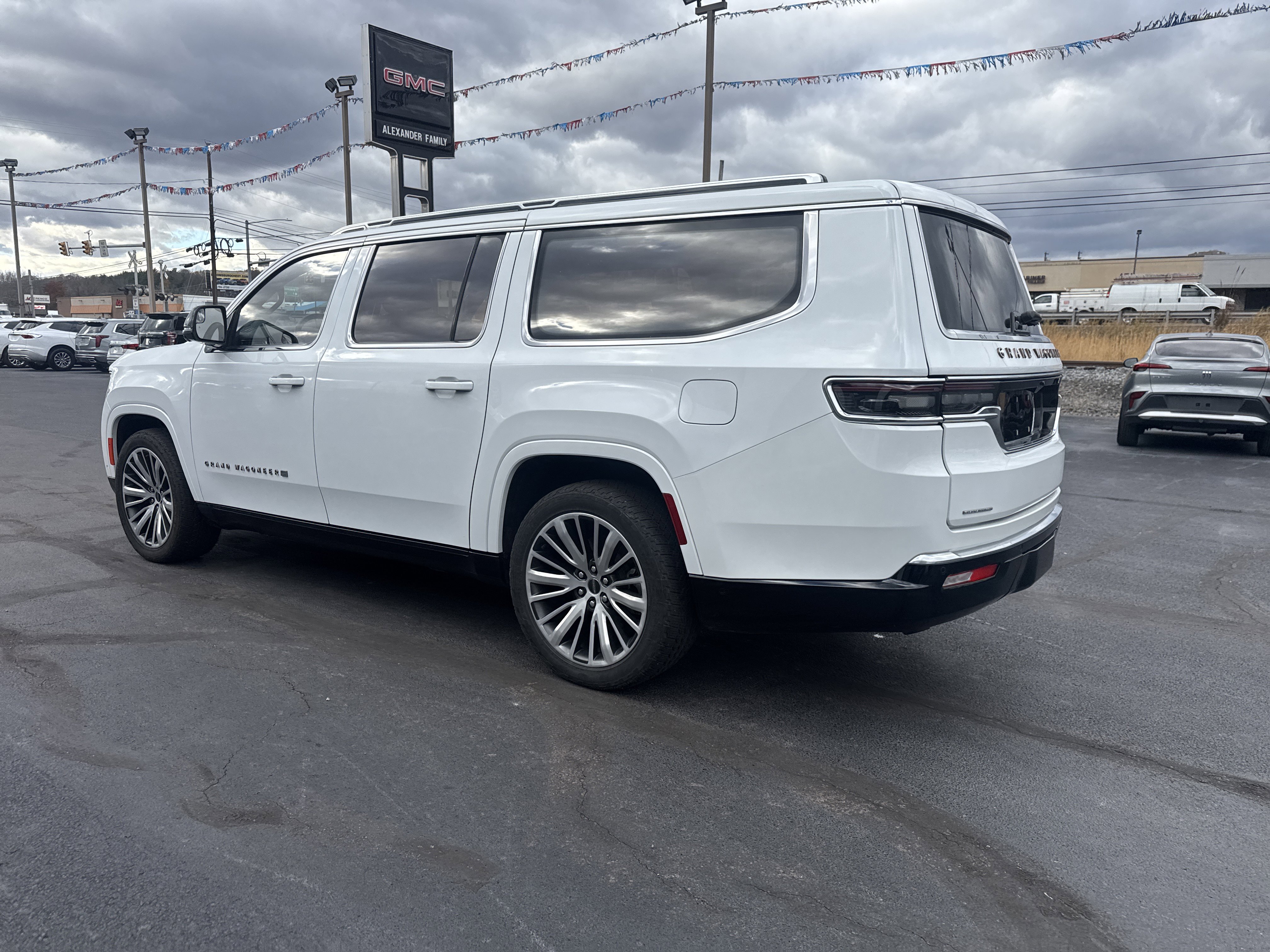 Used 2023 Jeep Grand Wagoneer L Series III image 6