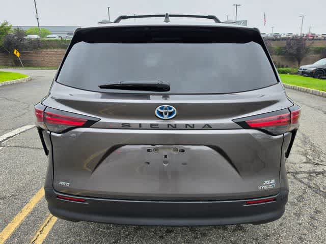 Used 2022 Toyota Sienna XLE AWD/4WD image 5