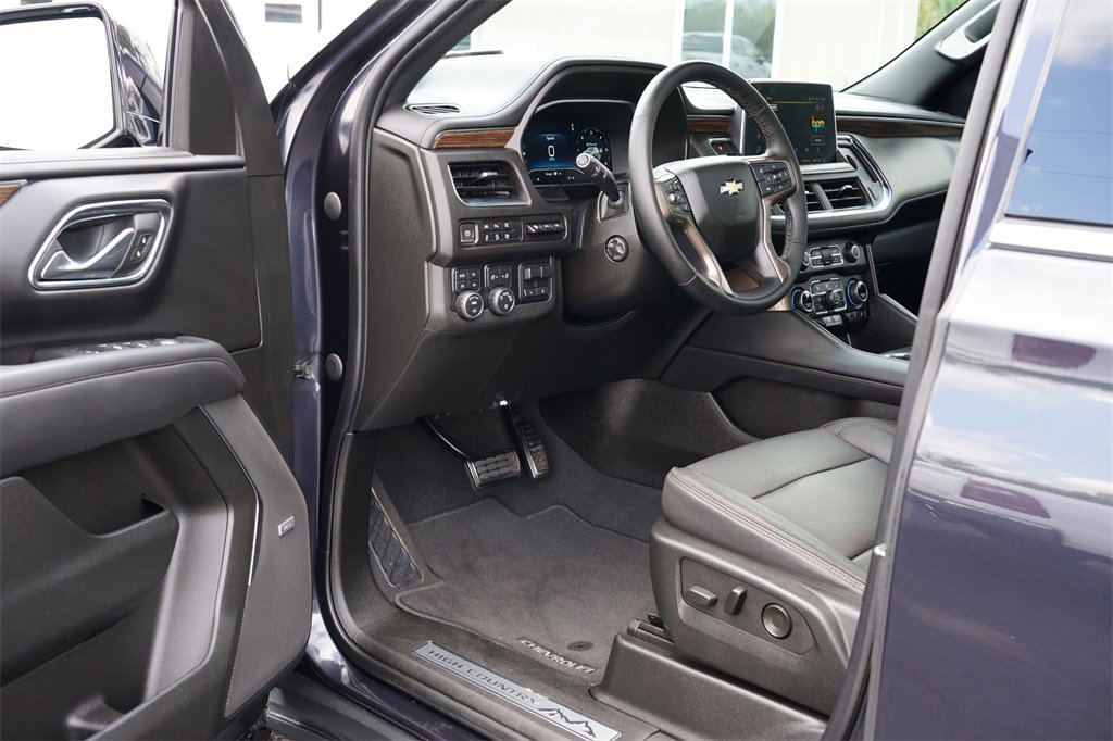 Used 2023 Chevrolet Suburban High Country image 13