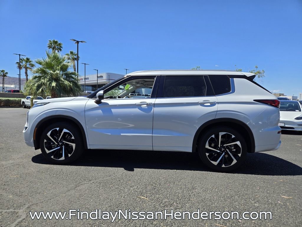 Used 2024 Mitsubishi Outlander SEL FWD image 3