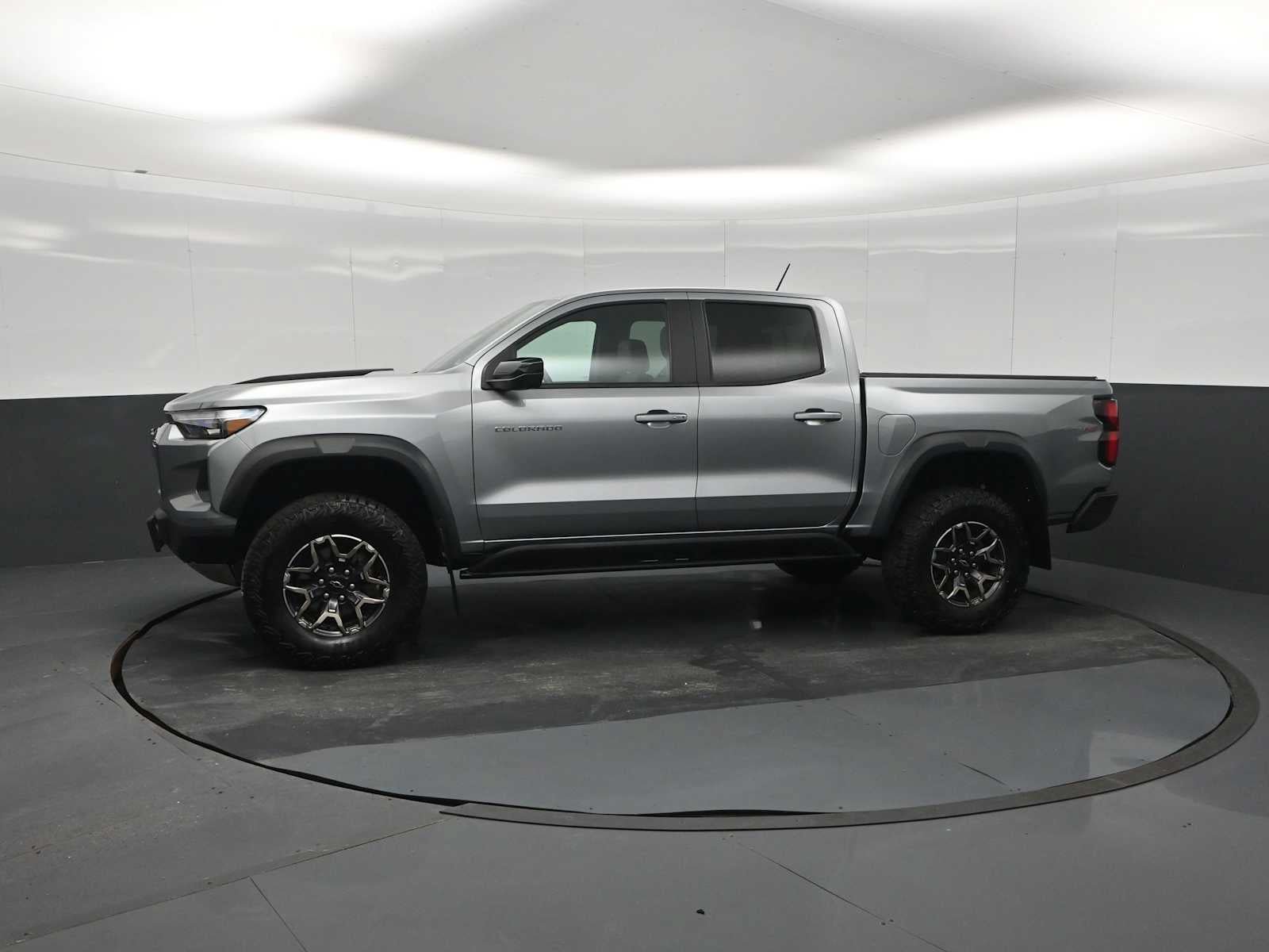 Used 2024 Chevrolet Colorado ZR2 w/ ZR2 Convenience Package III AWD/4WD image 4