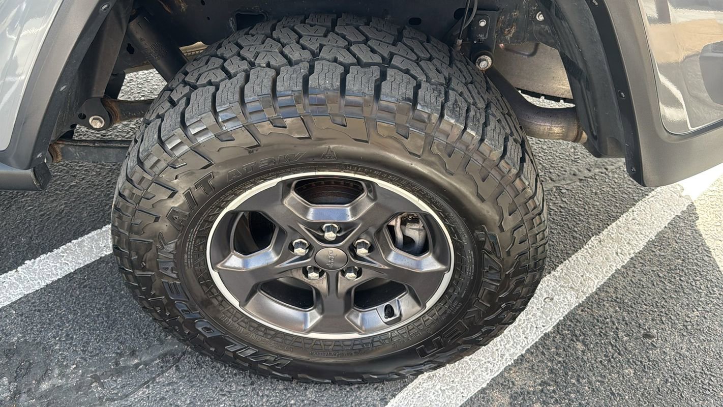 Used 2020 Jeep Gladiator Overland w/ Popular Equipment Package AWD/4WD image 15