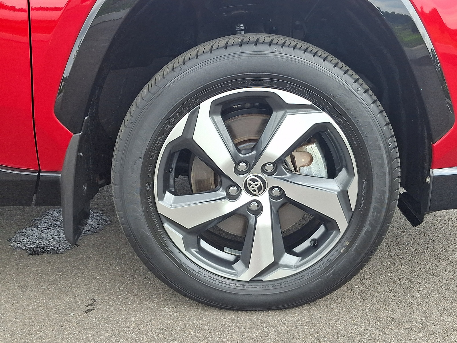 Used 2024 Toyota RAV4 SE w/ Weather & Moonroof Package AWD/4WD image 9