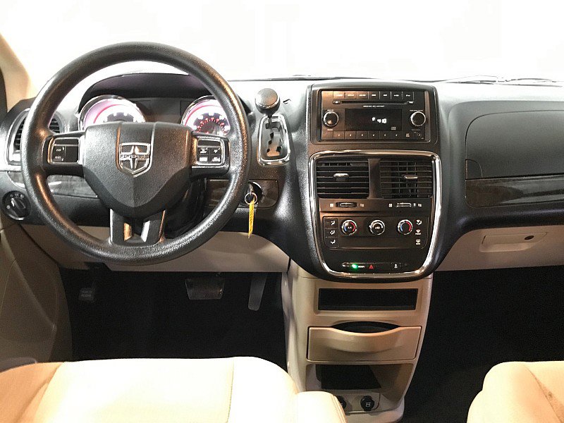 Used 2014 Dodge Grand Caravan American Value Package FWD image 21