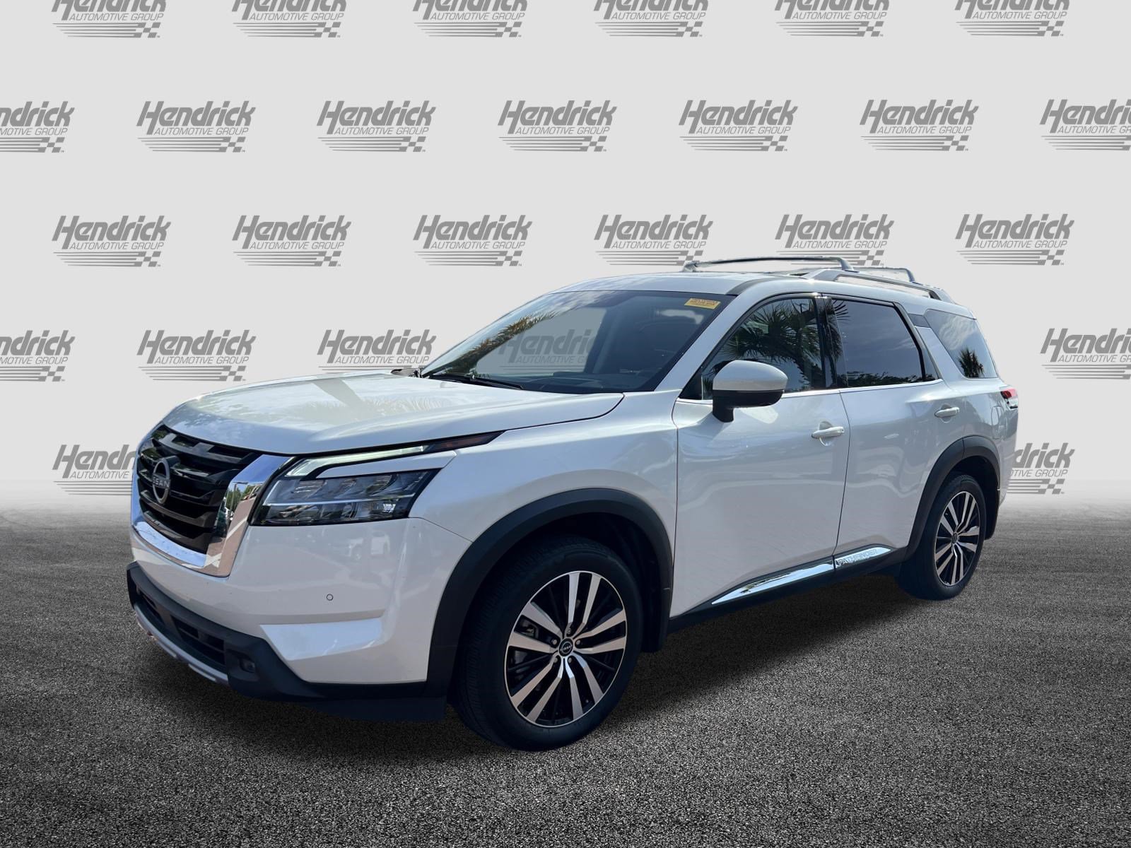 Used 2023 Nissan Pathfinder Platinum FWD image 5