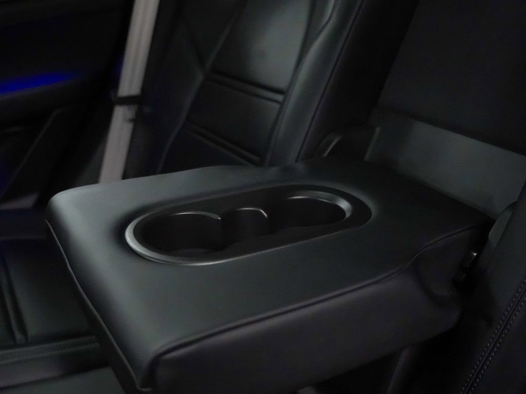 Certified 2023 Porsche Cayenne Platinum Edition image 19