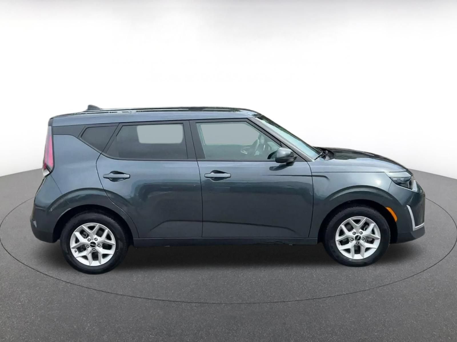 Used 2025 Kia Soul LX w/ LX Technology Package FWD image 15