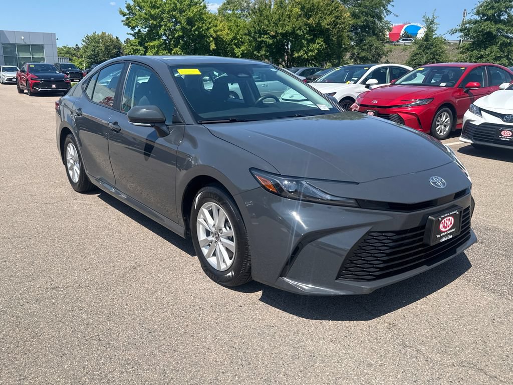 Used 2025 Toyota Camry LE AWD/4WD image 9