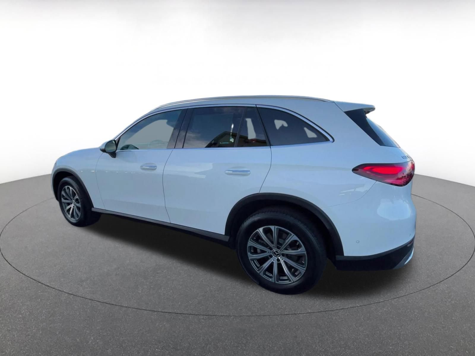 Used 2024 Mercedes-Benz GLC 300 4MATIC image 10