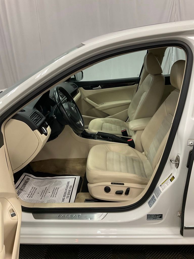 Used 2015 Volkswagen Passat TDI SEL Premium image 14