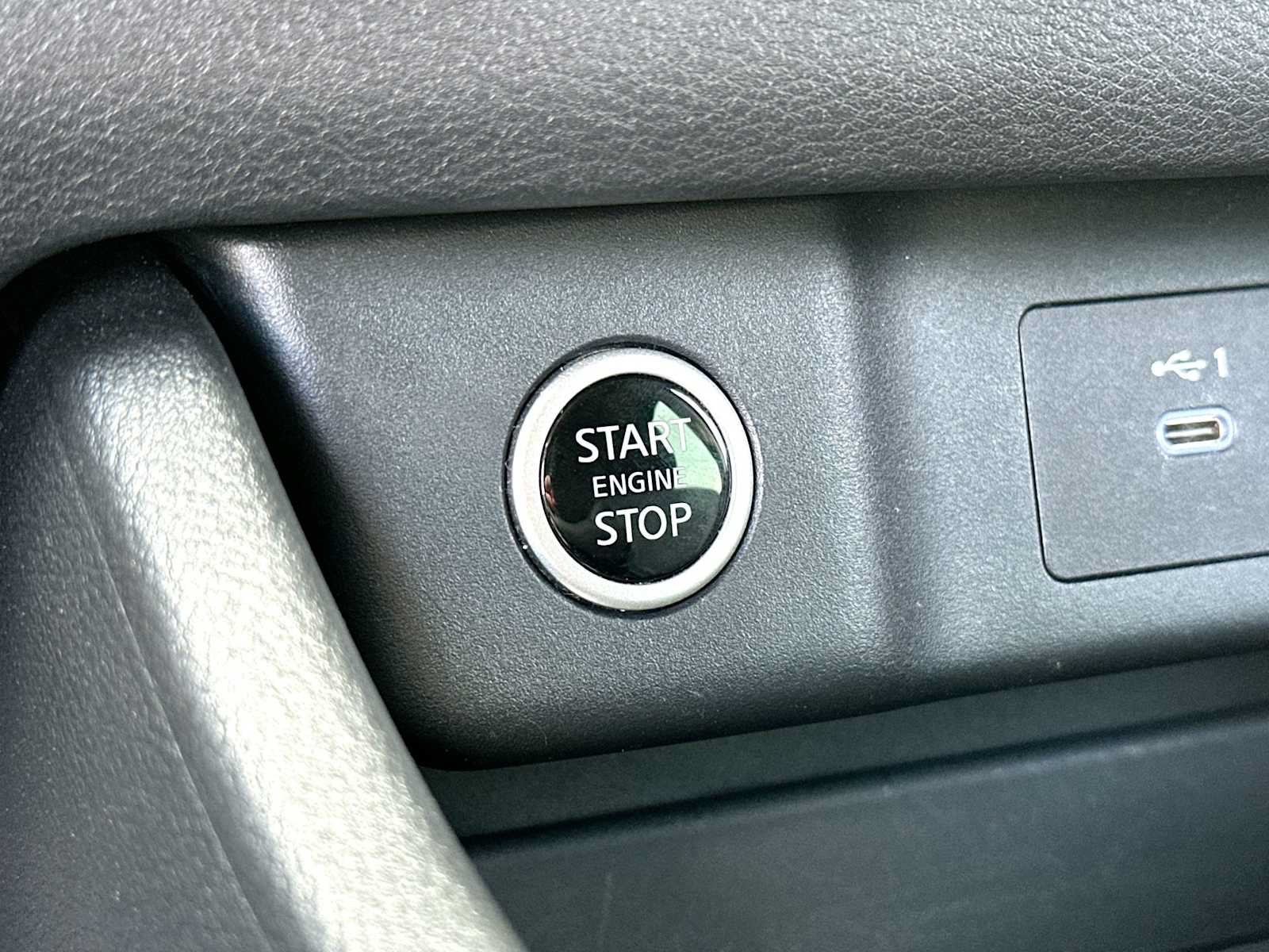Used 2023 Nissan Rogue SV FWD image 28