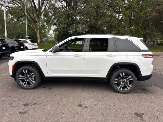 New 2027 Jeep Grand Cherokee Limited AWD/4WD image 3