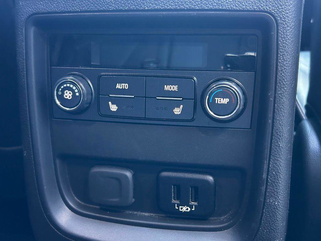 Used 2018 Buick Envision Essence FWD image 40