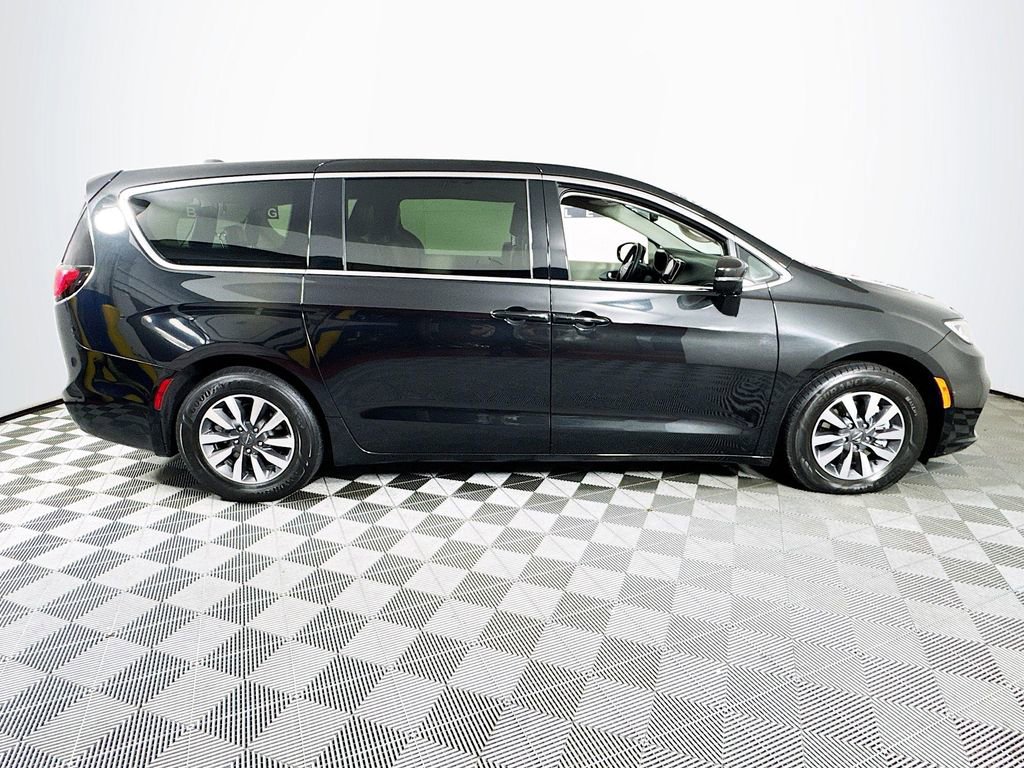 Used 2022 Chrysler Pacifica Touring-L FWD image 8
