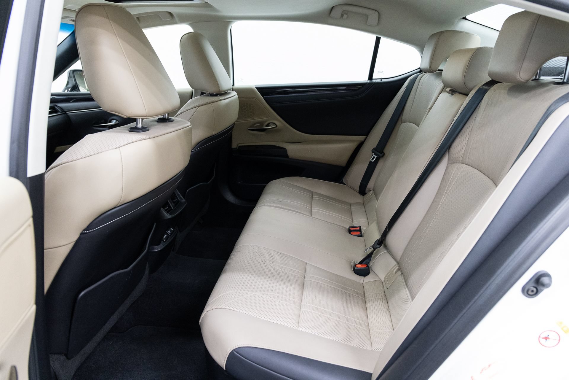 Used 2019 Lexus ES 300h FWD image 8
