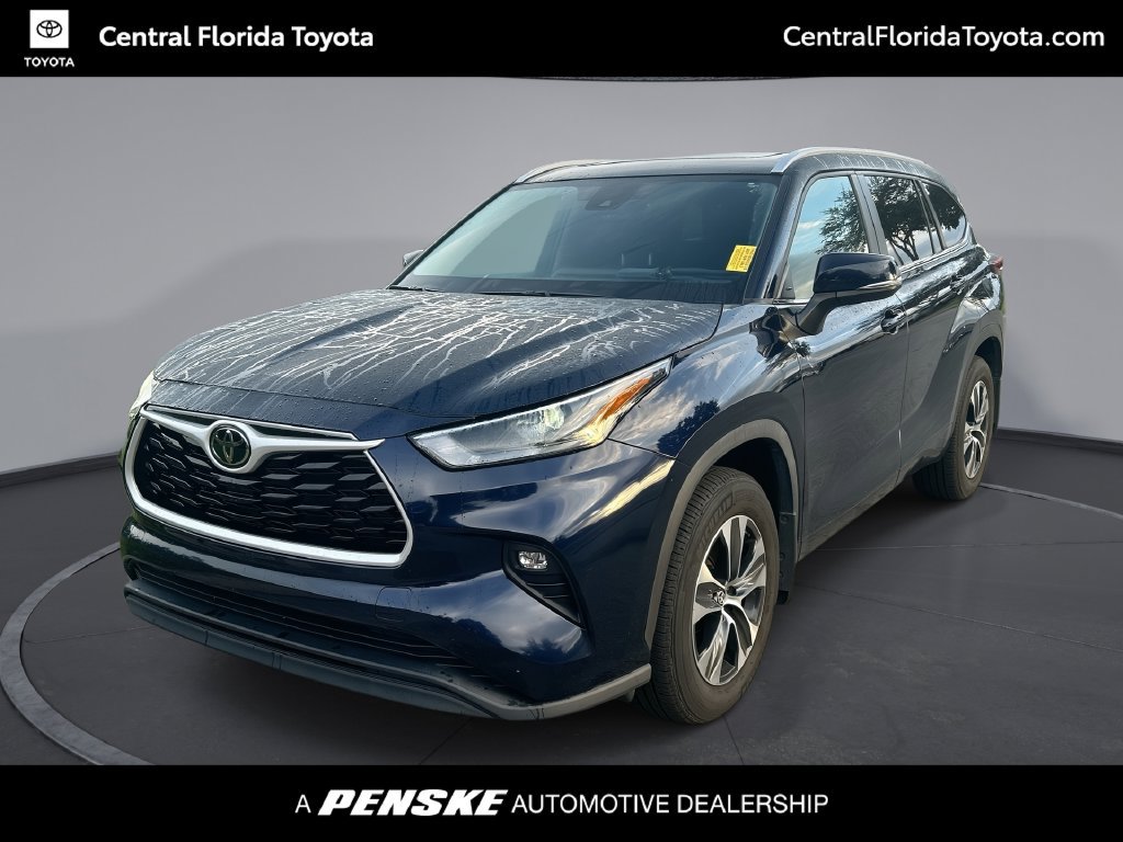 Used 2024 Toyota Highlander XLE FWD image 1