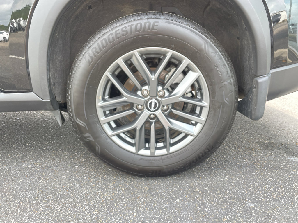 Used 2025 Nissan Rogue S image 12