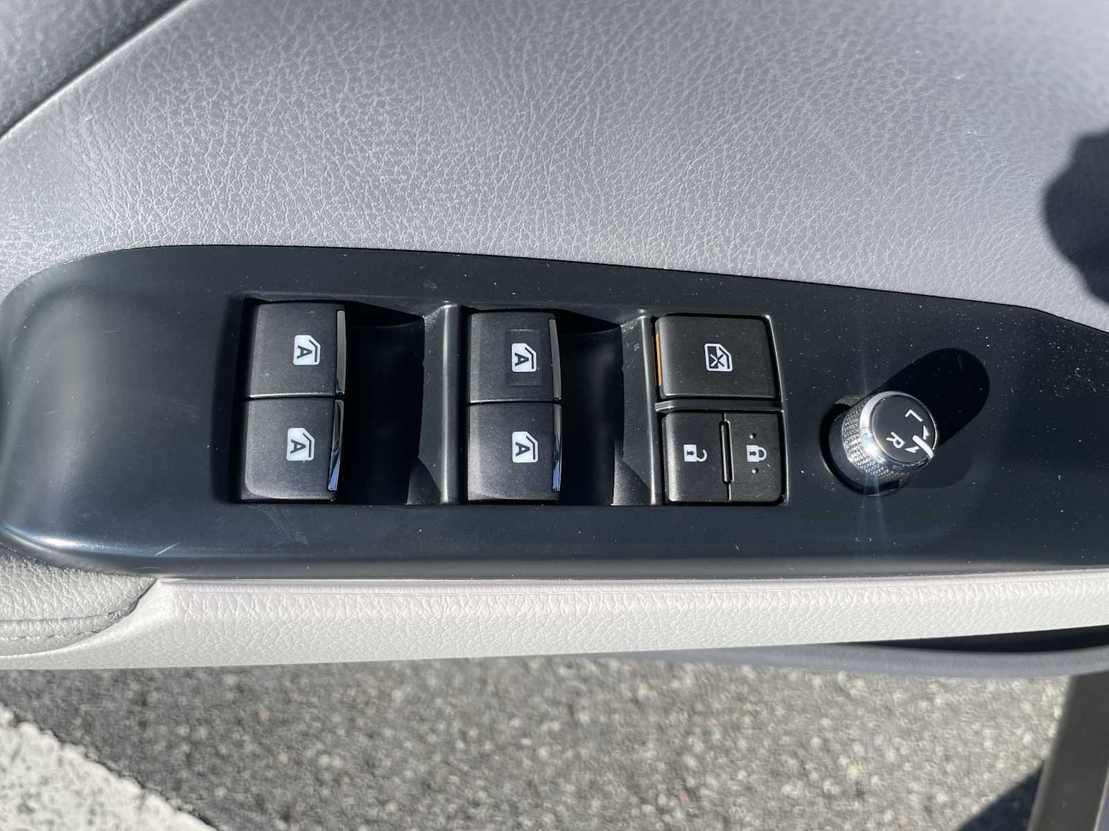 Used 2018 Toyota Camry XLE image 15