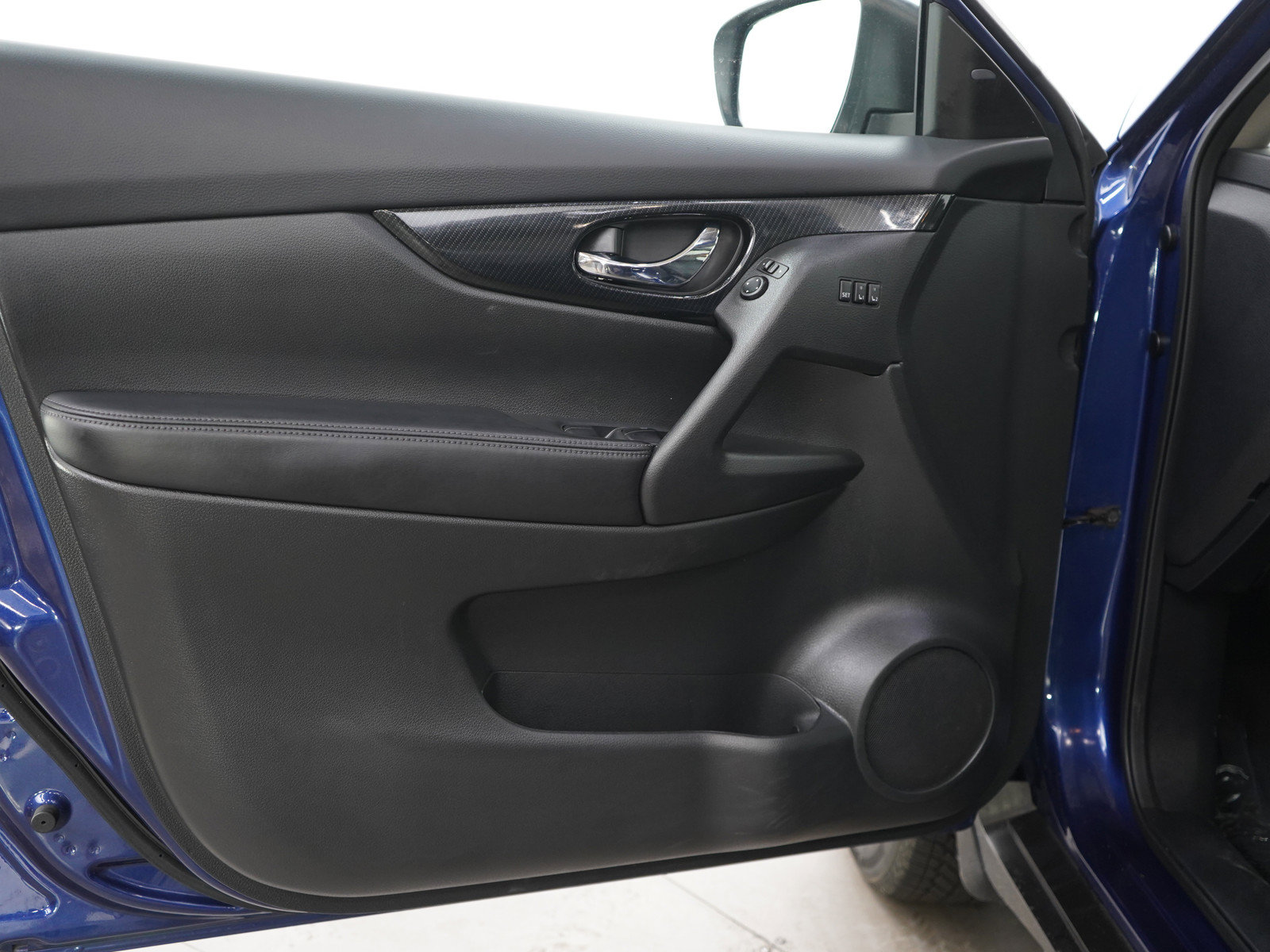 Used 2019 Nissan Rogue SL w/ Premium Package AWD/4WD image 19