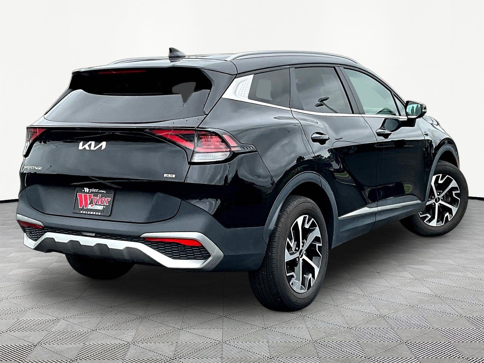 Used 2023 Kia Sportage EX AWD/4WD image 6