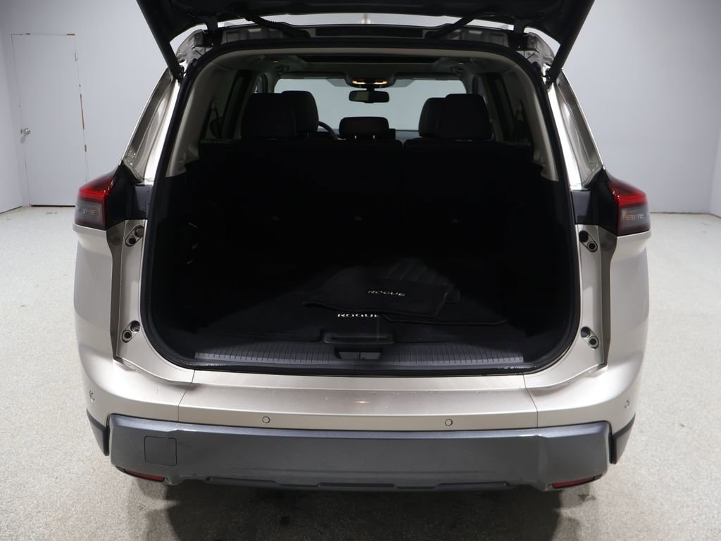 Used 2025 Nissan Rogue SL w/ SL Premium Package image 21