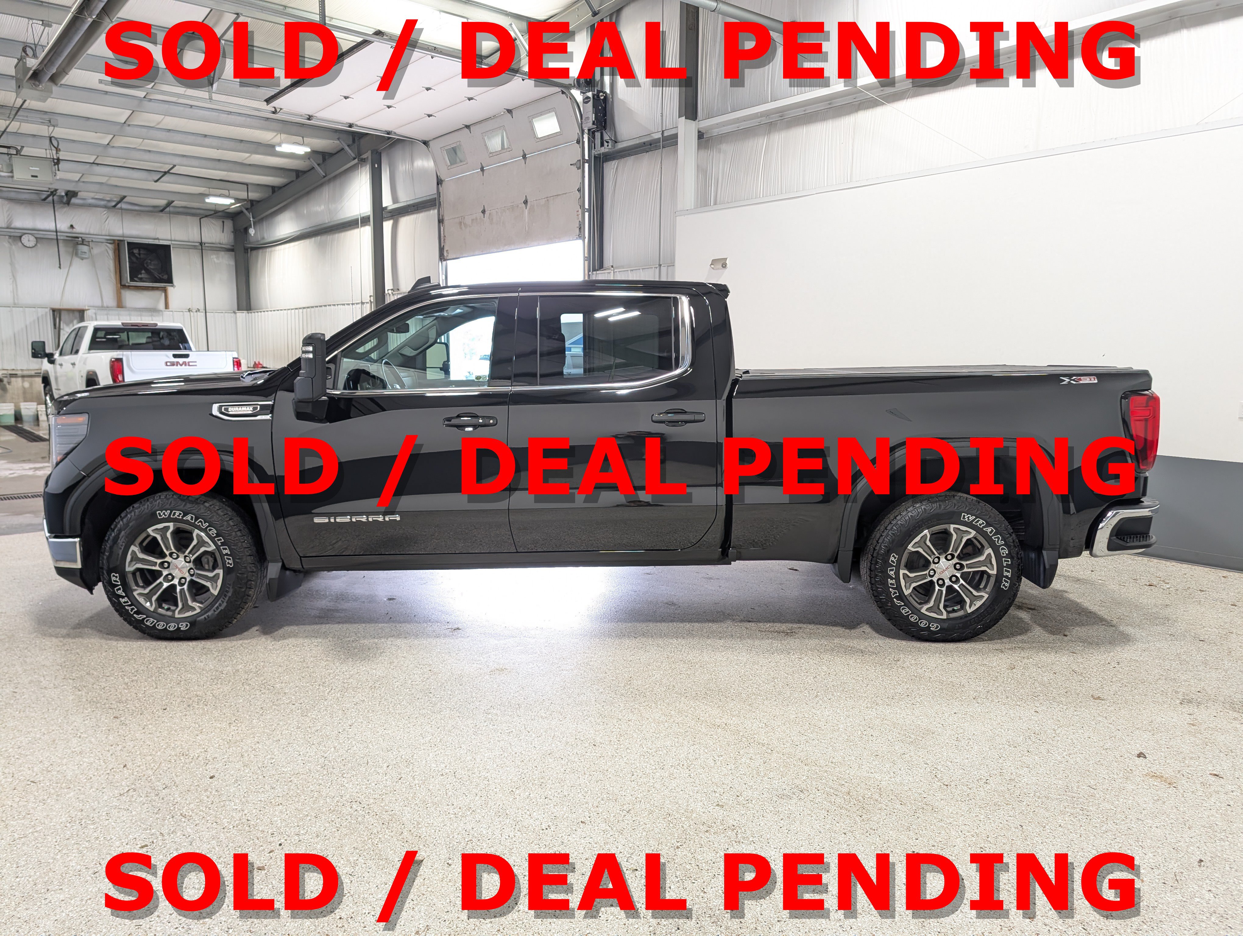Used 2024 GMC Sierra 1500 SLE w/ Preferred Package AWD/4WD image 6
