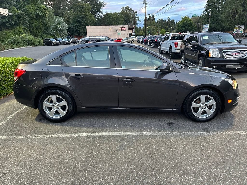 Used 2015 Chevrolet Cruze LT w/ Sun And Sound Package FWD image 4