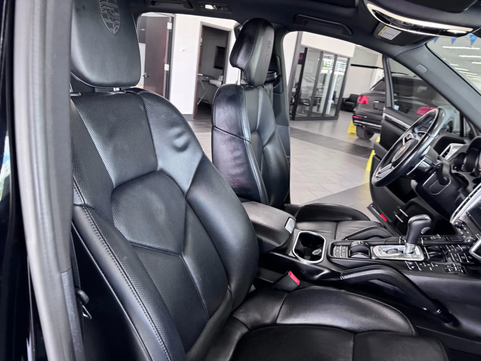 Used 2018 Porsche Cayenne Platinum Edition image 12