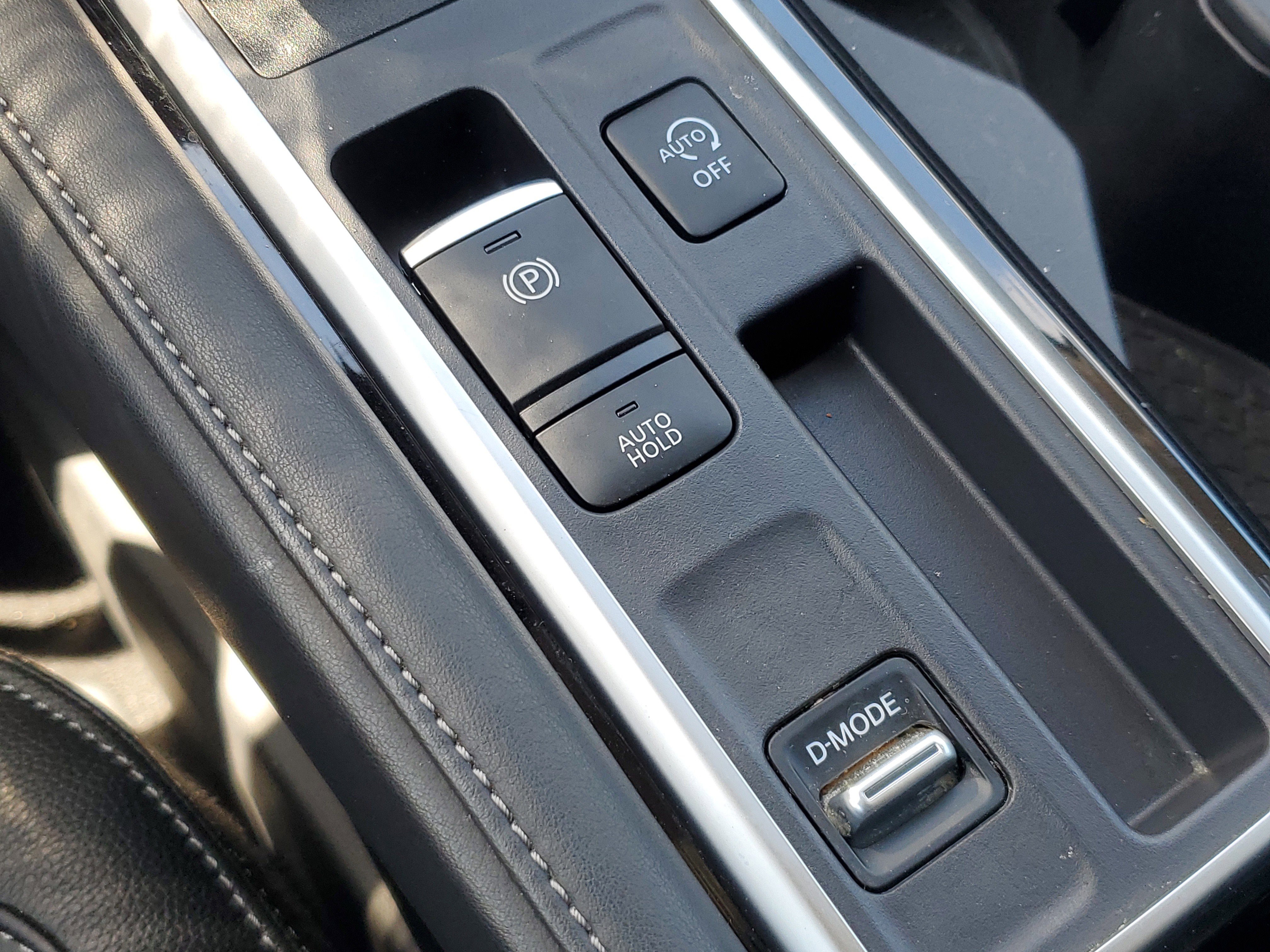 Used 2024 Nissan Pathfinder SV image 25