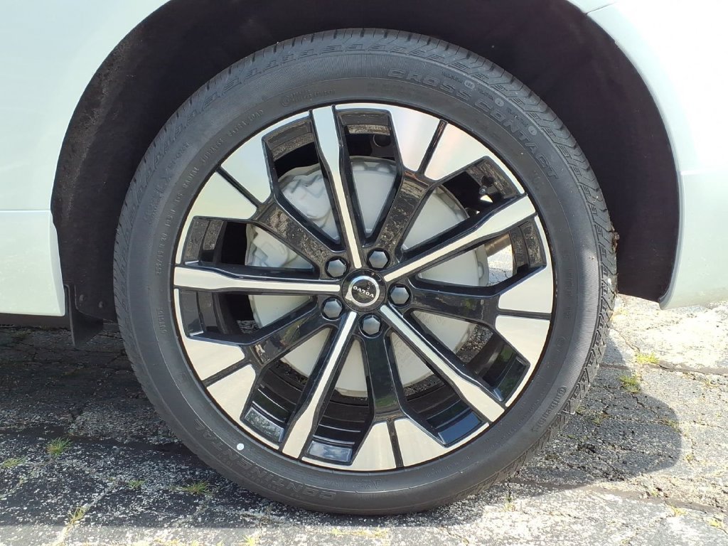 New 2026 Volvo XC60 T8 Plus w/ Climate Package AWD/4WD image 6