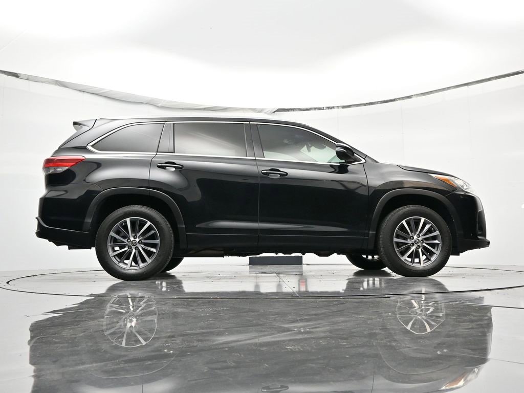 Used 2017 Toyota Highlander image 38