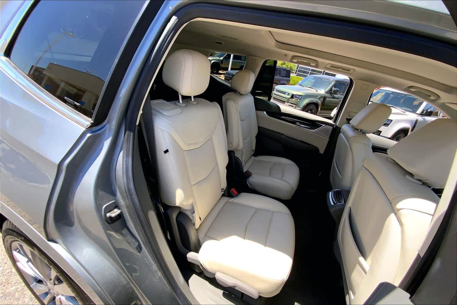 Used 2024 Cadillac XT6 Premium Luxury w/ Technology Package FWD image 19