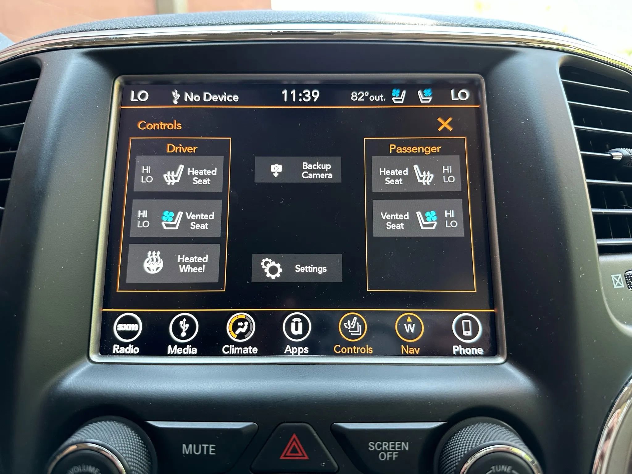 Used 2018 Jeep Grand Cherokee Limited w/ Luxury Group II image 25