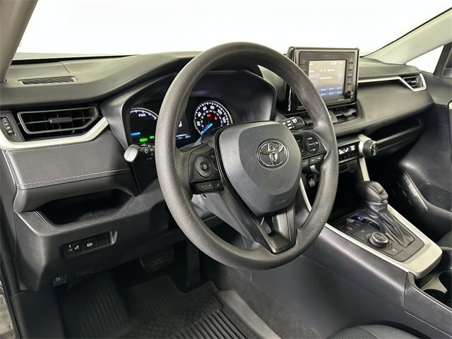 Used 2021 Toyota RAV4 LE image 10
