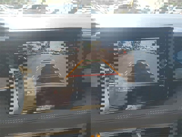 Certified 2025 Volkswagen Taos SE image 22