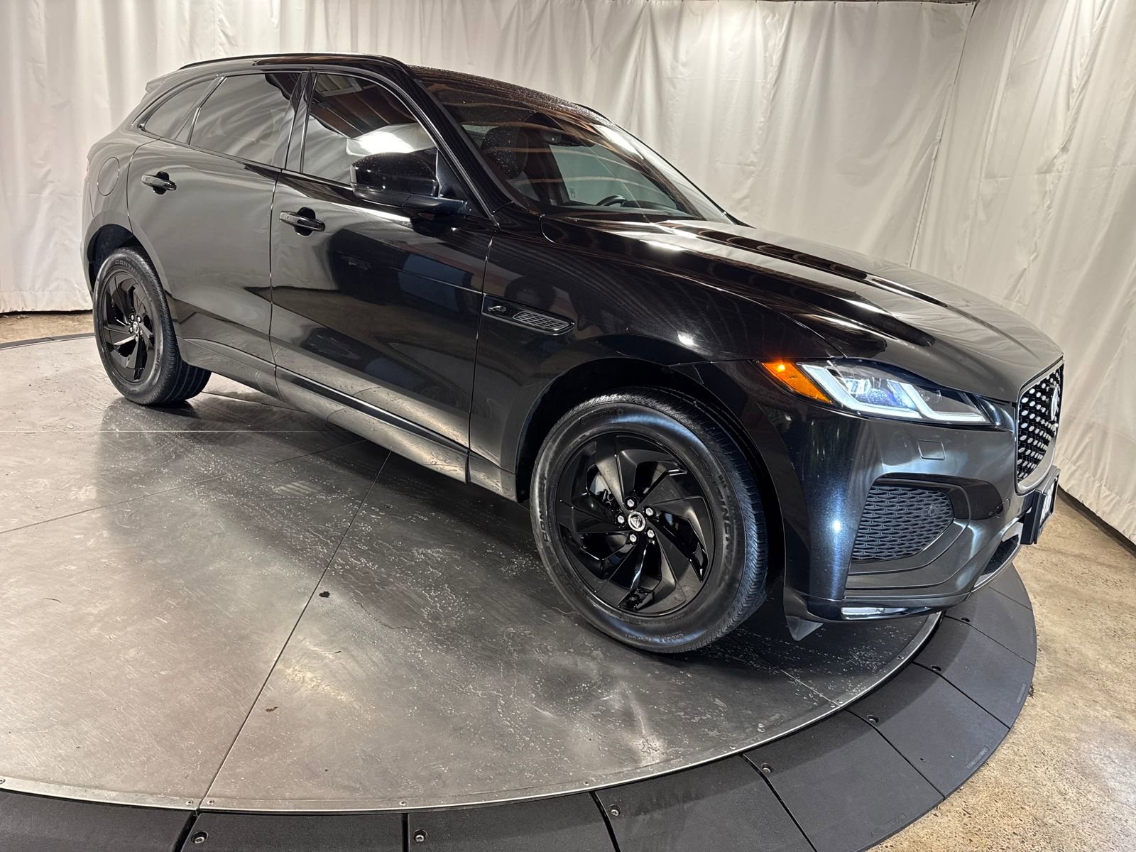 Used 2025 Jaguar F-PACE R-Dynamic S image 7
