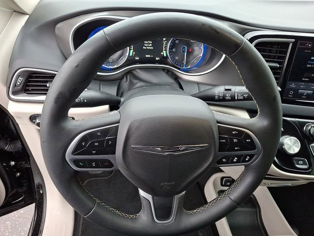 Used 2024 Chrysler Pacifica Touring-L image 14