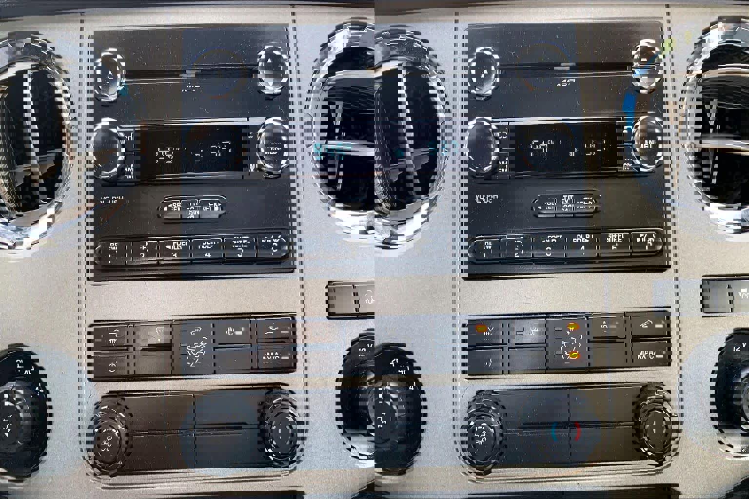 Used 2016 Ford F250 XLT w/ Camper Package image 32