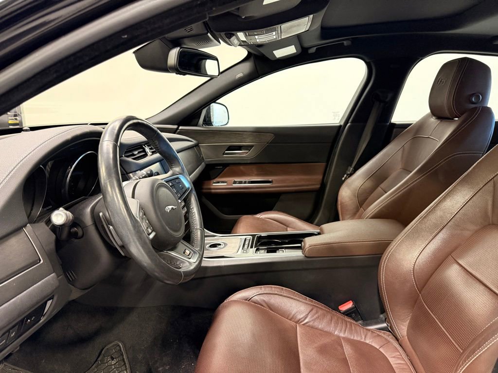 Used 2016 Jaguar XF S image 10