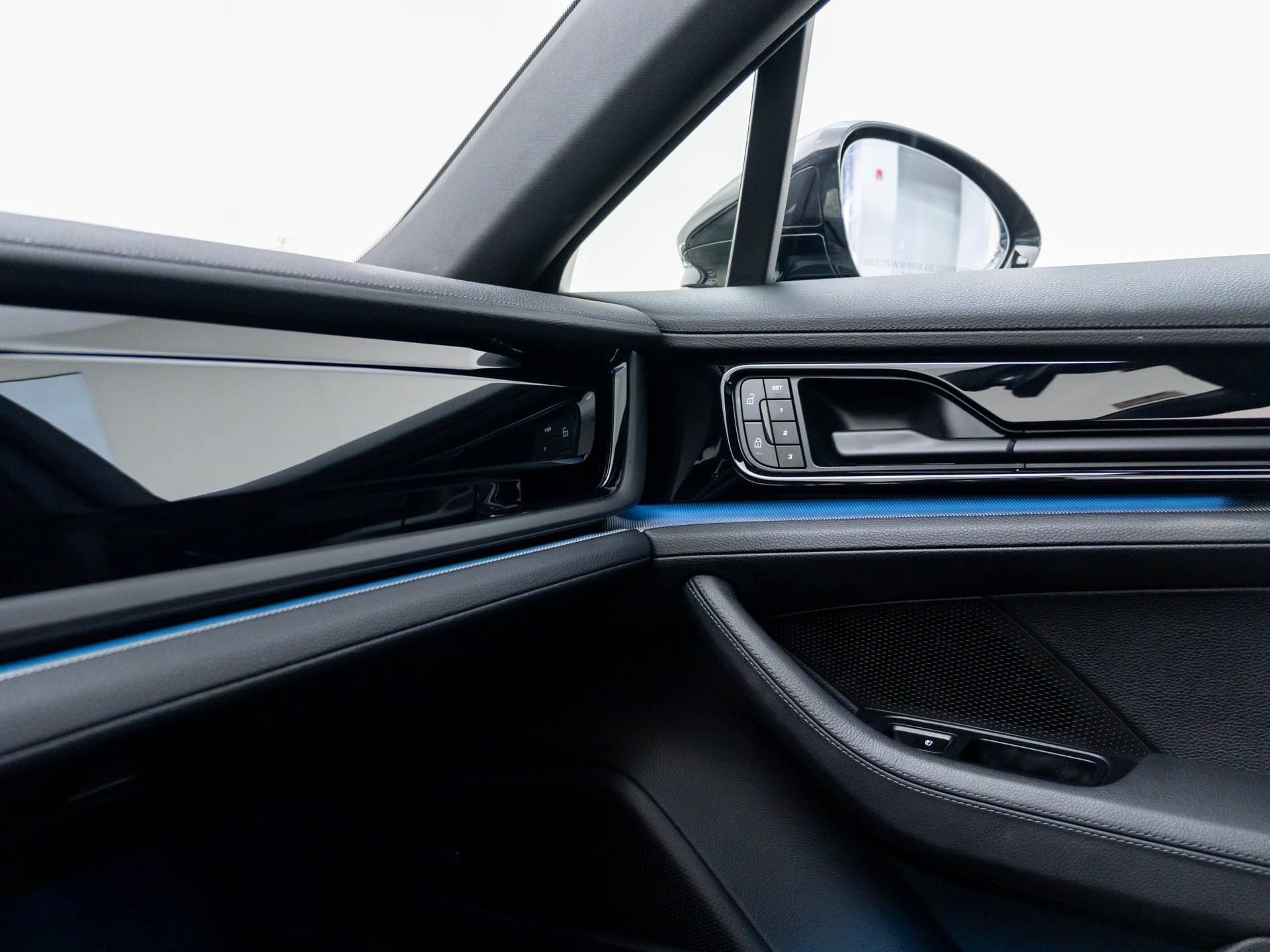 Certified 2025 Porsche Panamera 4 AWD/4WD image 29