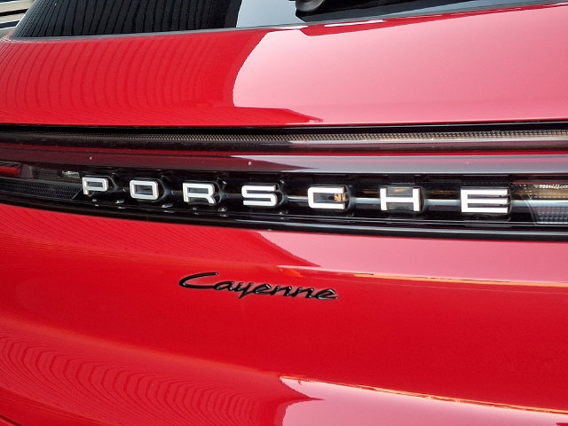 Certified 2024 Porsche Cayenne AWD/4WD image 33