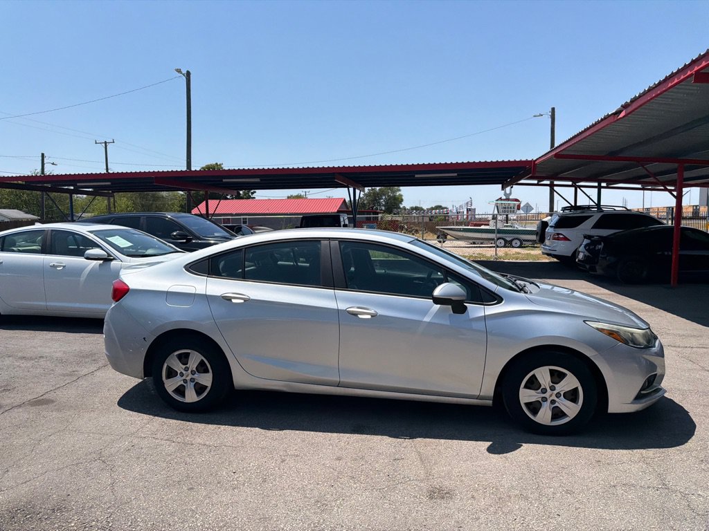 Used 2018 Chevrolet Cruze LS FWD image 28