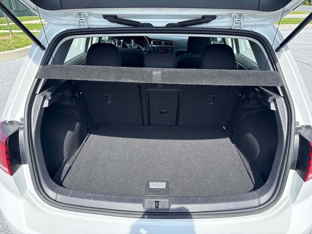 Used 2018 Volkswagen Golf S image 12