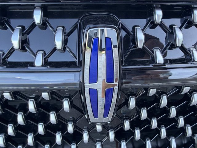 New 2026 Lincoln Nautilus Premier w/ Equipment Group 102A AWD/4WD image 7