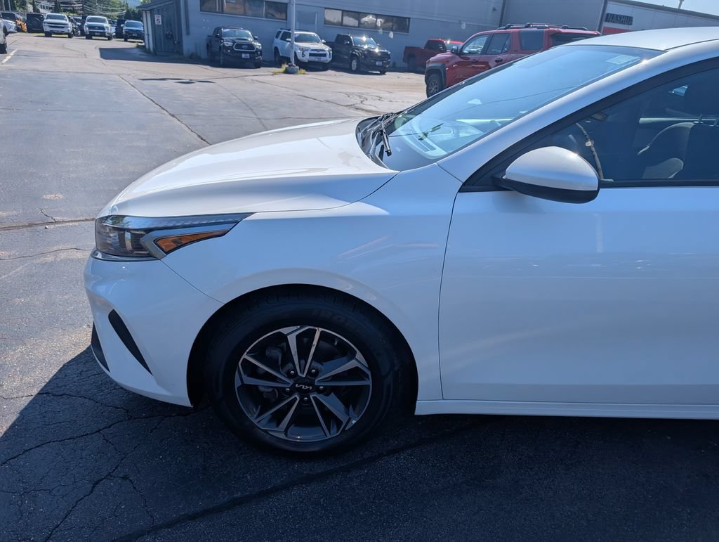 Used 2023 Kia Forte LXS FWD image 2