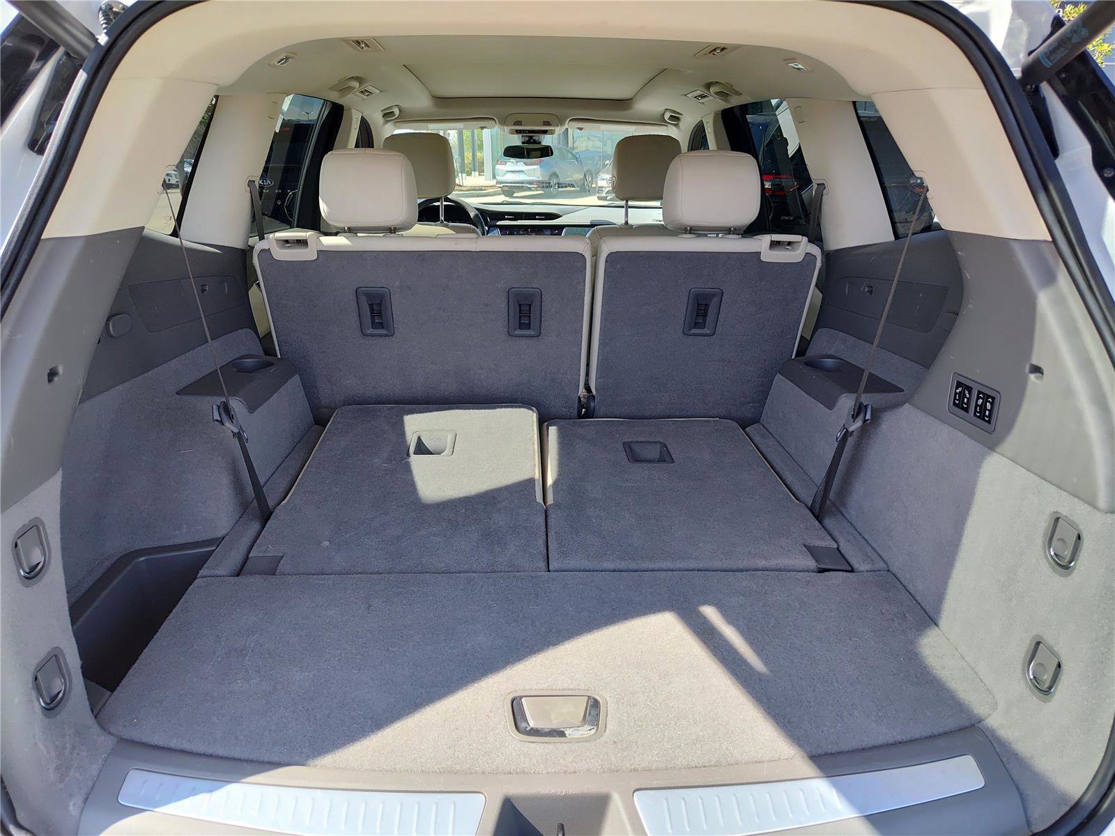 Used 2023 Cadillac XT6 Premium Luxury image 6