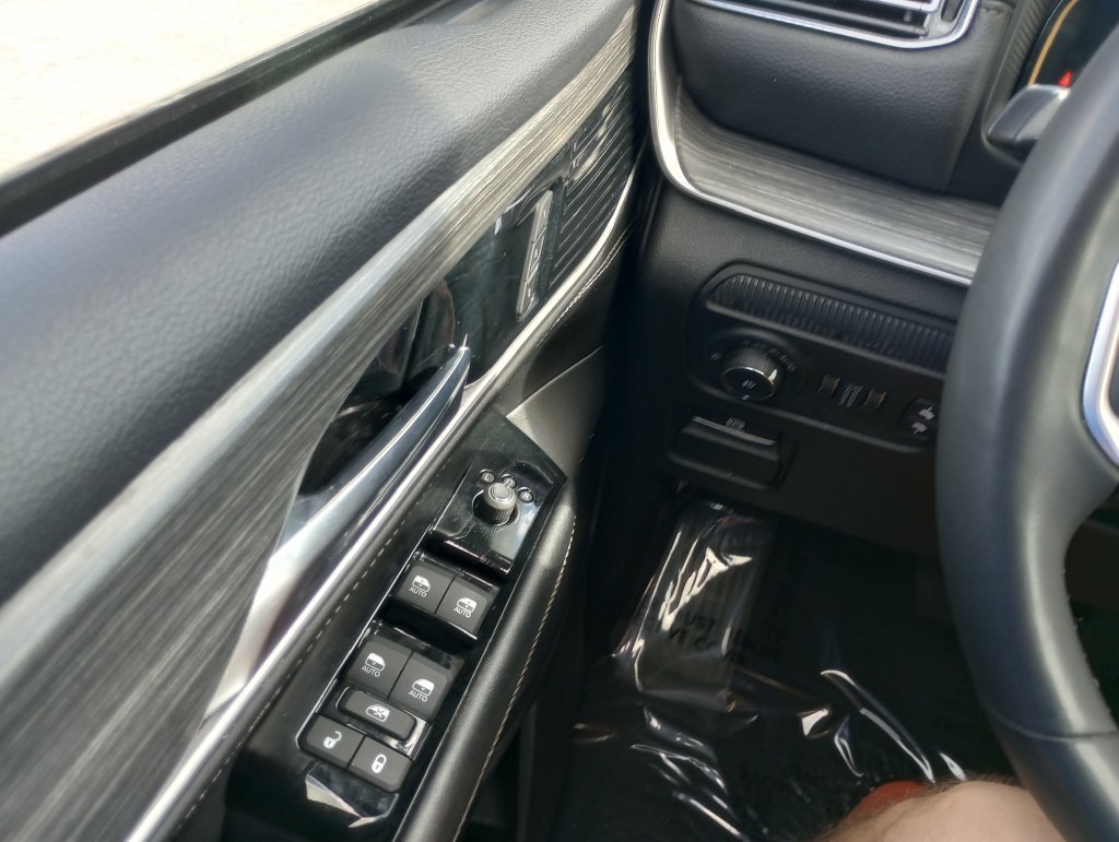Used 2024 Jeep Wagoneer L Series II AWD/4WD image 22