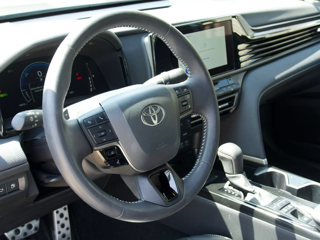 Used 2026 Toyota Camry Hybrid FWD image 17